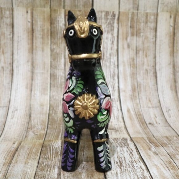 Ceramic Horse Hand Painted Floral Design made in Peru 7.5" Tall - Picture 6 of 6